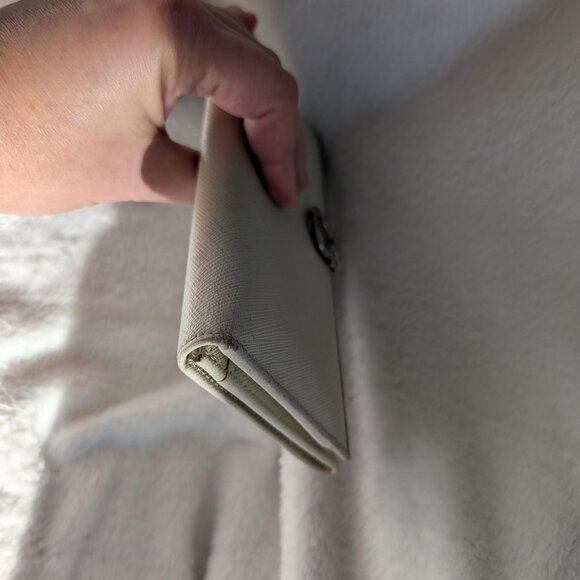 Authentic Salvatore Ferragamo White Leather Gancini Organizer - Picture 7 of 16